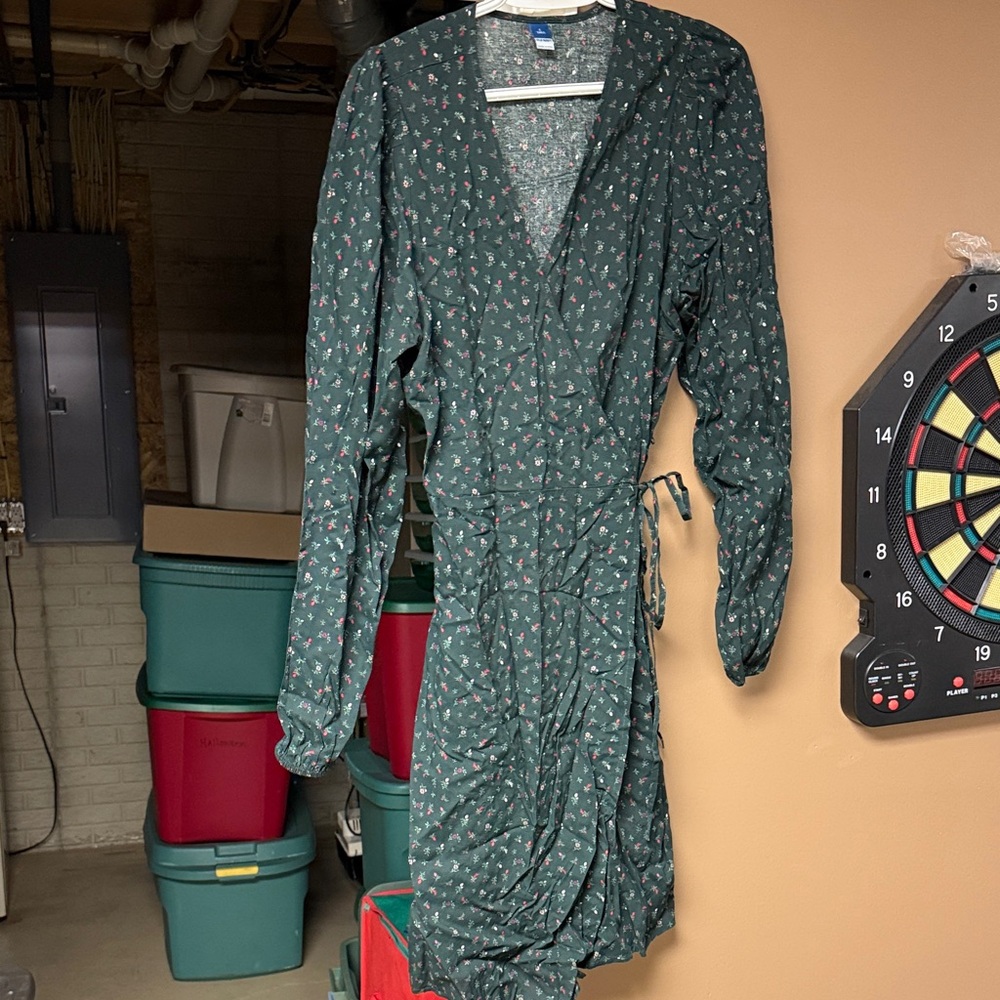 Old Navy Dark Green Floral Long Sleeve Dress
